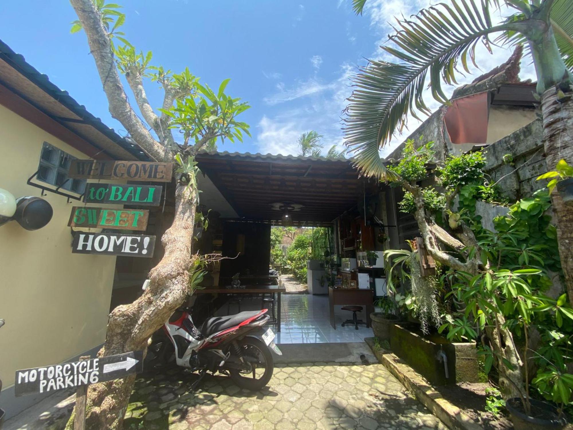 Coliving Bali Sweet Home Kost Lengkap Di Tabanan Kota Экстерьер фото